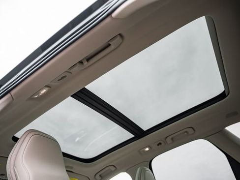 Used 2022 Volvo XC60 T8 Inscription w/ Advanced Package image 33