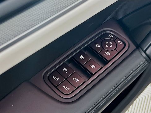 New 2026 Porsche Cayenne Base image 20