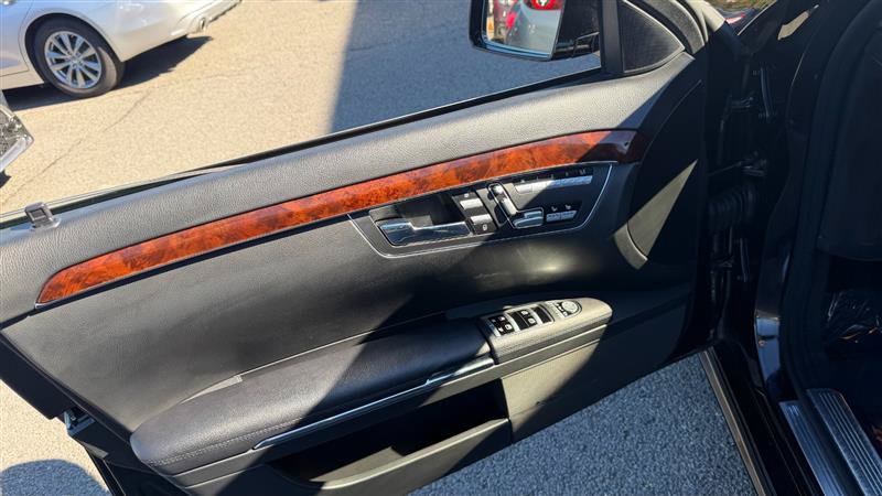 Used 2011 Mercedes-Benz S 550 4MATIC w/ Sport & Premium Pkgs image 30