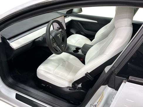 Certified 2022 Tesla Model 3 Long Range AWD/4WD image 9
