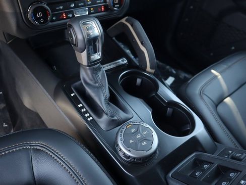 New 2025 Ford Bronco Badlands image 9