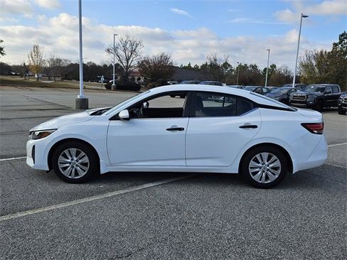Used 2025 Nissan Sentra S image 4