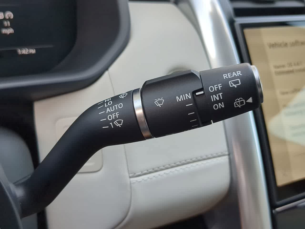 Certified 2025 Land Rover Discovery S AWD/4WD image 26