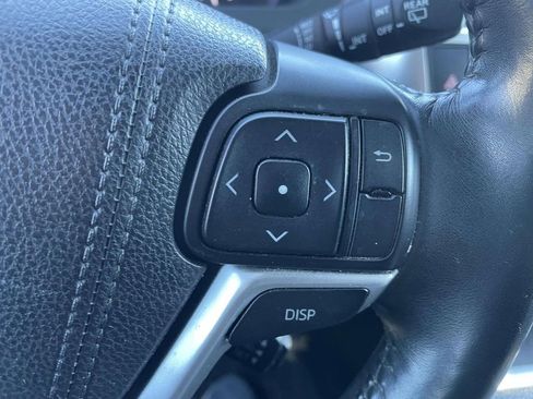 Used 2015 Toyota Highlander LE image 32