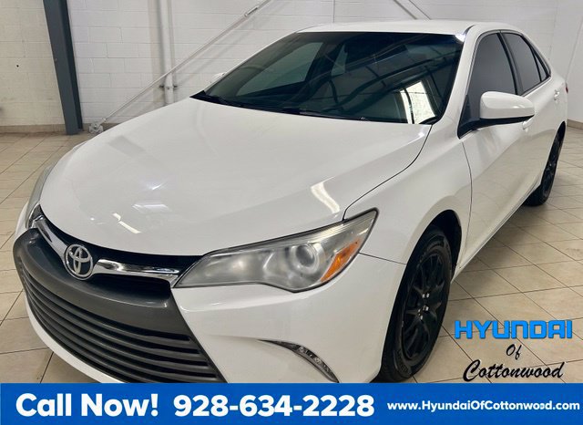 Used 2017 Toyota Camry LE FWD image 1