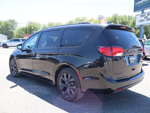 Used 2020 Chrysler Pacifica Touring-L Plus FWD image 24