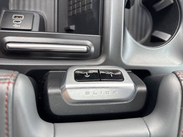 Used 2025 Ford Expedition Active AWD/4WD image 23