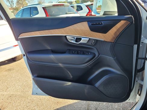 Certified 2024 Volvo XC90 T8 Plus w/ Protection Package Premier image 15