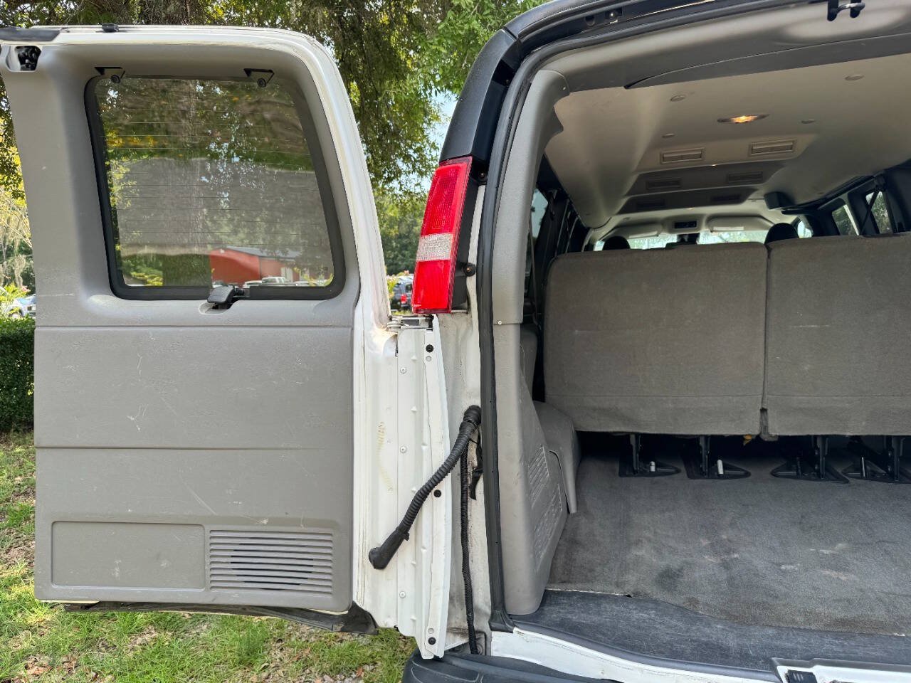 Used 2019 Chevrolet Express 3500 LT w/ LT Preferred Equipment Group RWD image 10