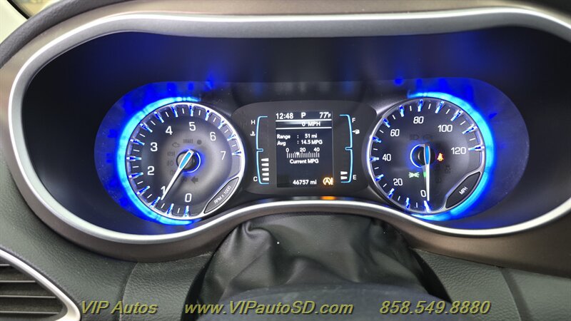 Used 2017 Chrysler Pacifica Touring FWD image 23