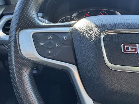 Used 2023 GMC Acadia SLE image 8