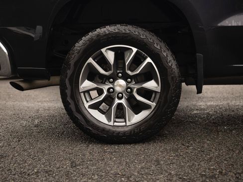 Used 2023 Chevrolet Silverado 1500 LT AWD/4WD image 25