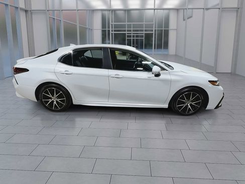 Used 2024 Toyota Camry SE FWD image 9