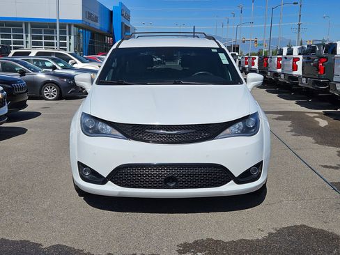 Used 2019 Chrysler Pacifica Touring-L w/ Advanced Safetytec Group FWD image 9