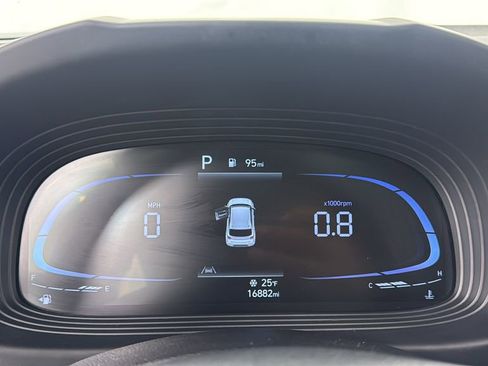 Used 2024 Hyundai Venue SEL image 20