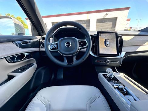 New 2026 Volvo XC90 T8 Plus w/ Protection Package Premier AWD/4WD image 15