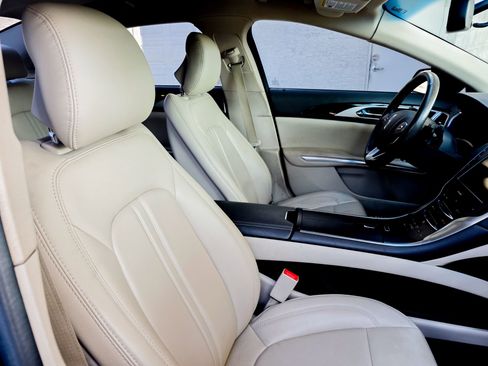 Used 2016 Lincoln MKZ image 14