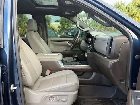 Used 2022 GMC Sierra 1500 SLT w/ SLT Premium Plus Package RWD image 16