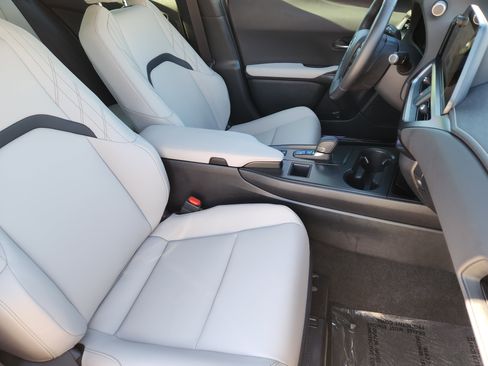 Certified 2025 Lexus UX 300h FWD image 15