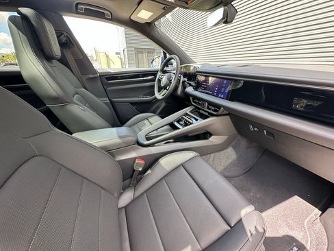Used 2026 Porsche Macan Electric RWD image 40