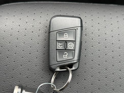 Used 2023 Volkswagen Jetta SE FWD image 30