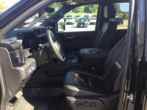 Used 2025 GMC Sierra 3500 AT4 w/ AT4 Premium Plus Package AWD/4WD image 21