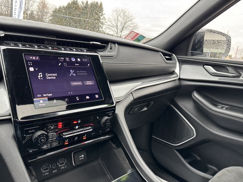 Used 2021 Jeep Grand Cherokee L Laredo image 26