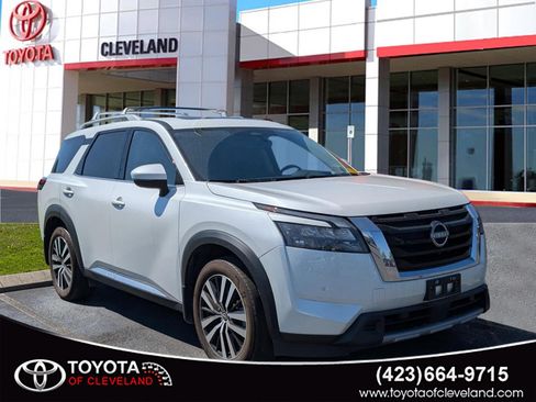 Used 2025 Nissan Pathfinder Platinum w/ Cargo Package FWD image 1