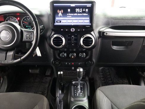 Used 2017 Jeep Wrangler Unlimited Sahara w/ Connectivity Group AWD/4WD image 7