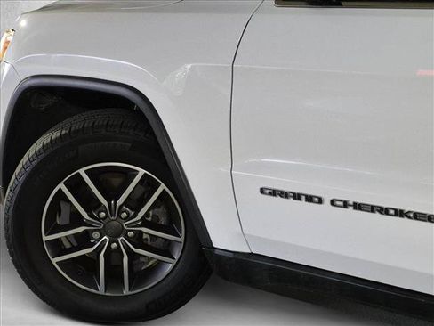 Used 2019 Jeep Grand Cherokee Laredo w/ Laredo X Package RWD image 10