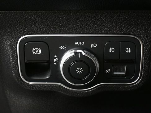 Certified 2022 Mercedes-Benz GLB 250 image 9