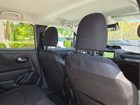 Used 2023 Jeep Renegade Altitude AWD/4WD image 13
