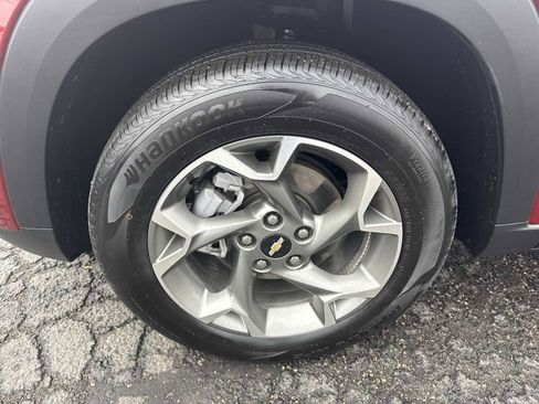 Certified 2025 Chevrolet Trax LT w/ Driver Confidence Package FWD image 17