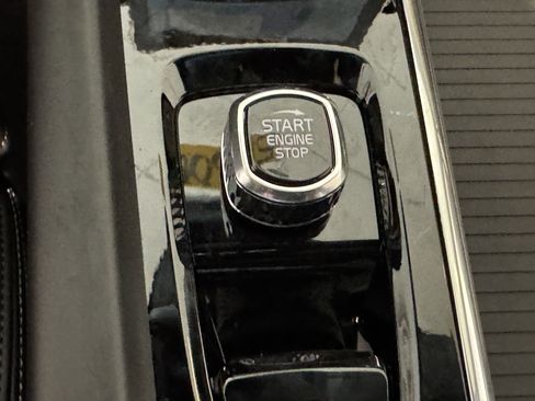 New 2026 Volvo XC60 B5 Ultra w/ Climate Package image 23