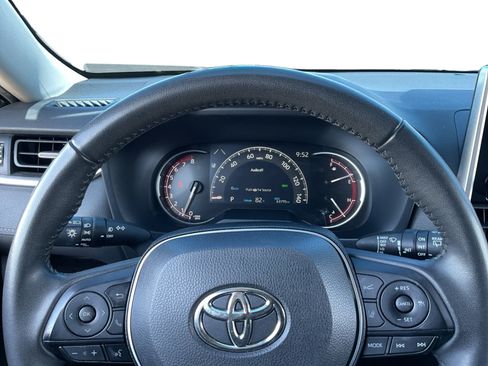 Used 2023 Toyota RAV4 XLE Premium FWD image 11