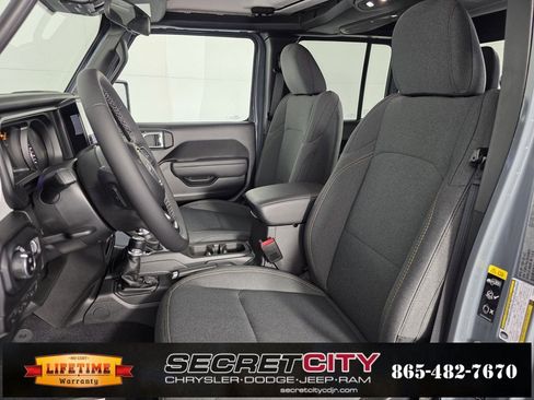 New 2025 Jeep Gladiator Sport image 10