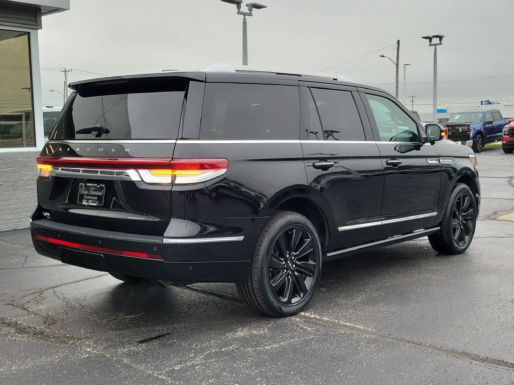 Certified 2023 Lincoln Navigator Reserve AWD/4WD image 4