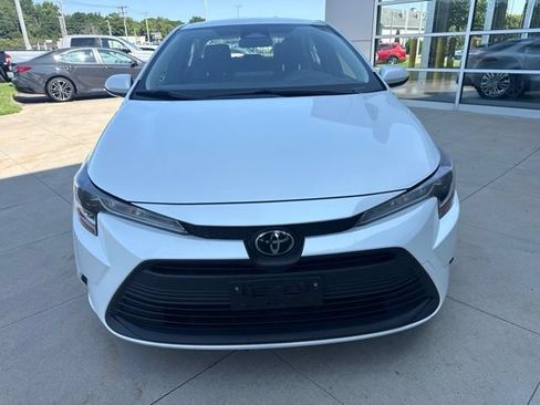Used 2023 Toyota Corolla LE FWD image 2
