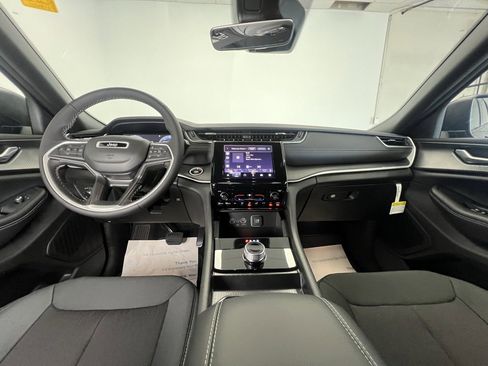 New 2025 Jeep Grand Cherokee L Laredo image 12