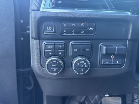 Used 2025 Chevrolet Suburban RST w/ RST Capability Package image 14