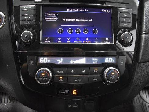 Used 2020 Nissan Rogue SV FWD image 19