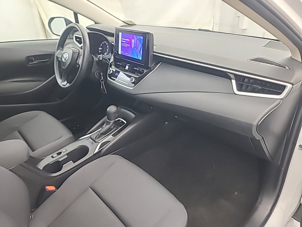 Used 2025 Toyota Corolla LE FWD image 15