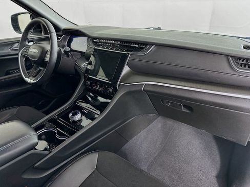 Certified 2023 Jeep Grand Cherokee L Laredo image 40