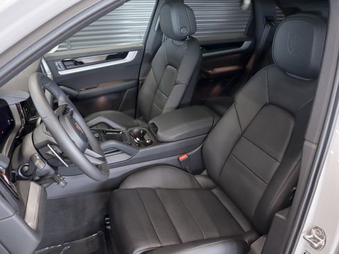 Used 2026 Porsche Cayenne AWD/4WD image 5