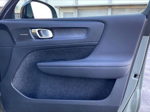 Used 2023 Volvo C40 P8 Recharge Ultimate image 27