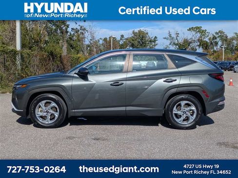 Certified 2022 Hyundai Tucson SE image 2