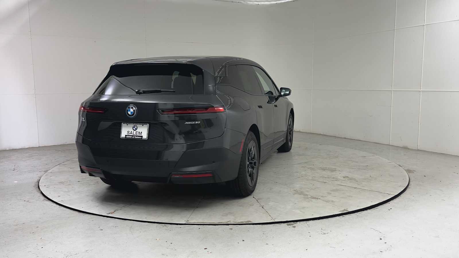 Used 2024 BMW iX xDrive50 w/ Convenience Package AWD/4WD image 2