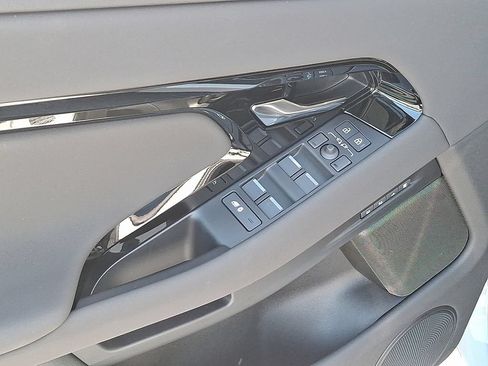 New 2026 Land Rover Range Rover Evoque Hoxton AWD/4WD image 8