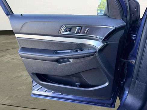 Used 2016 Ford Explorer XLT w/ Equipment Group 201A FWD image 15