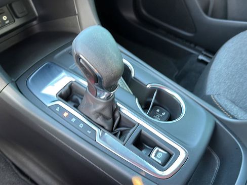 Used 2024 Chevrolet Equinox LT FWD image 27